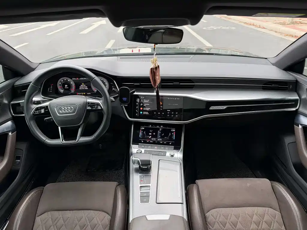 Audi A7L — фото 5