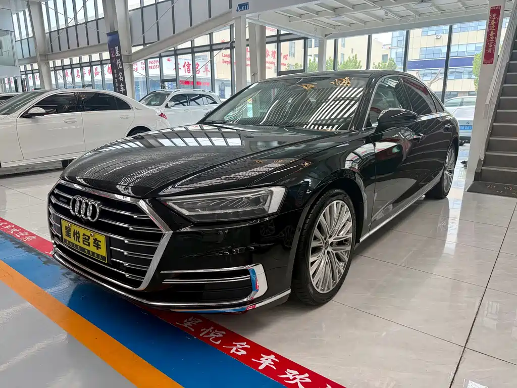 Audi A8 — фото 2
