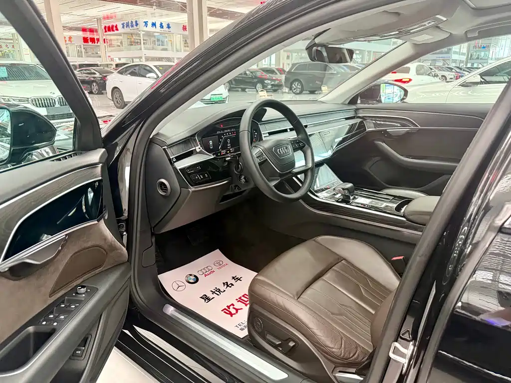 Audi A8 — фото 5