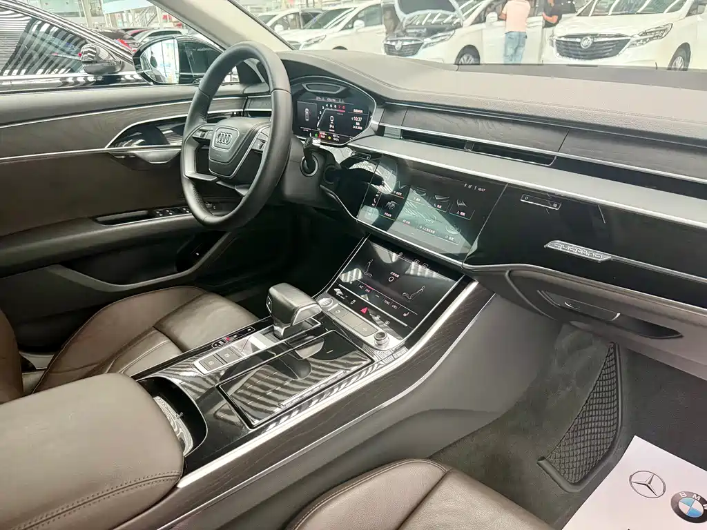 Audi A8 — фото 8