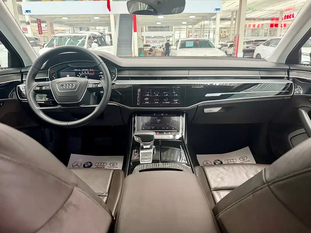 Audi A8 — фото 9