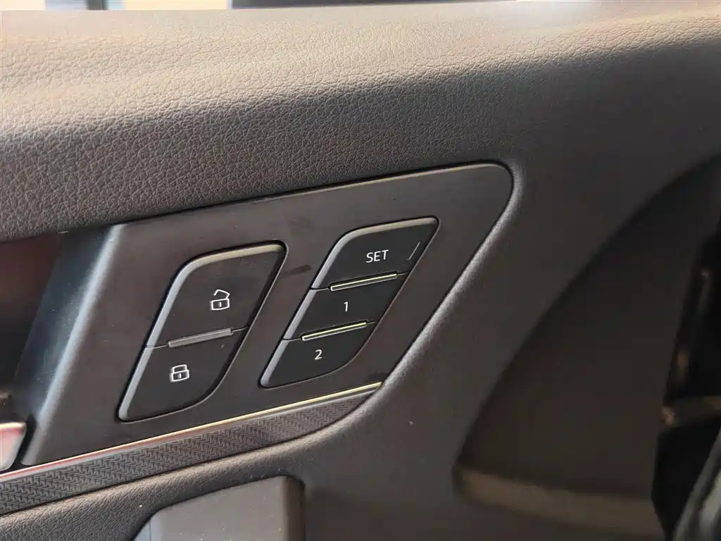 Audi Q5L Sportback — фото 14