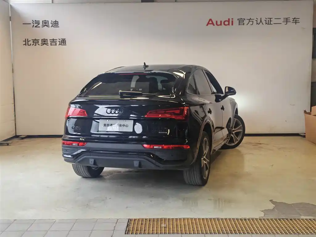 Audi Q5L Sportback — фото 5