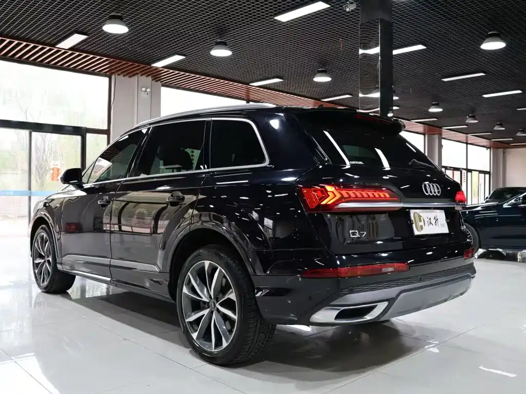 Audi Q7 — фото 15