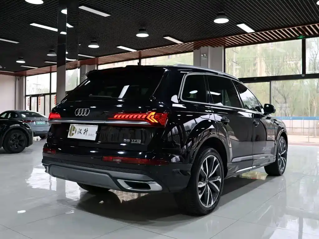 Audi Q7 — фото 17