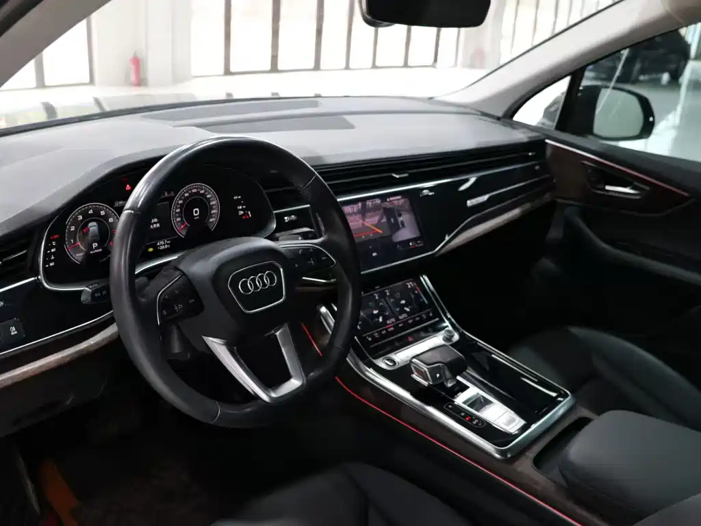 Audi Q7 — фото 6
