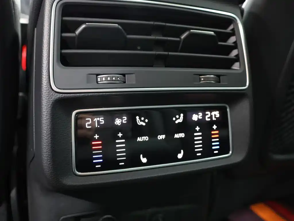 Audi Q7 — фото 10