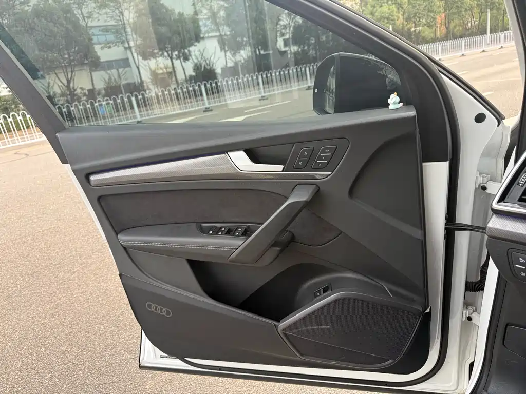 Audi Q5L Sportback — фото 3