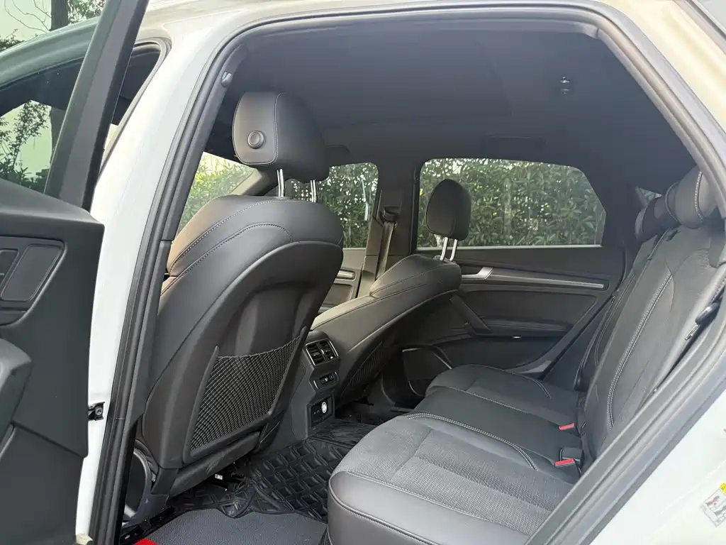 Audi Q5L Sportback — фото 4