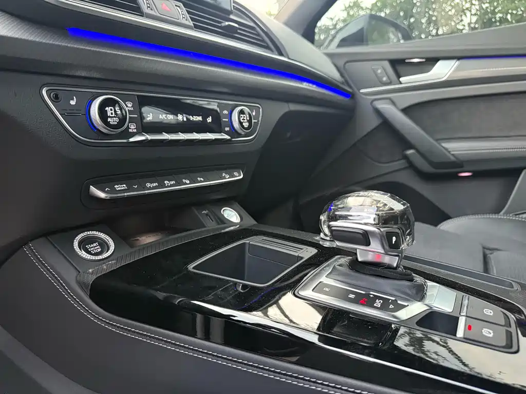 Audi Q5L Sportback — фото 5