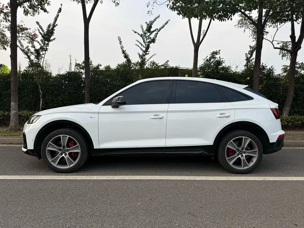 Audi Q5L Sportback — фото 9