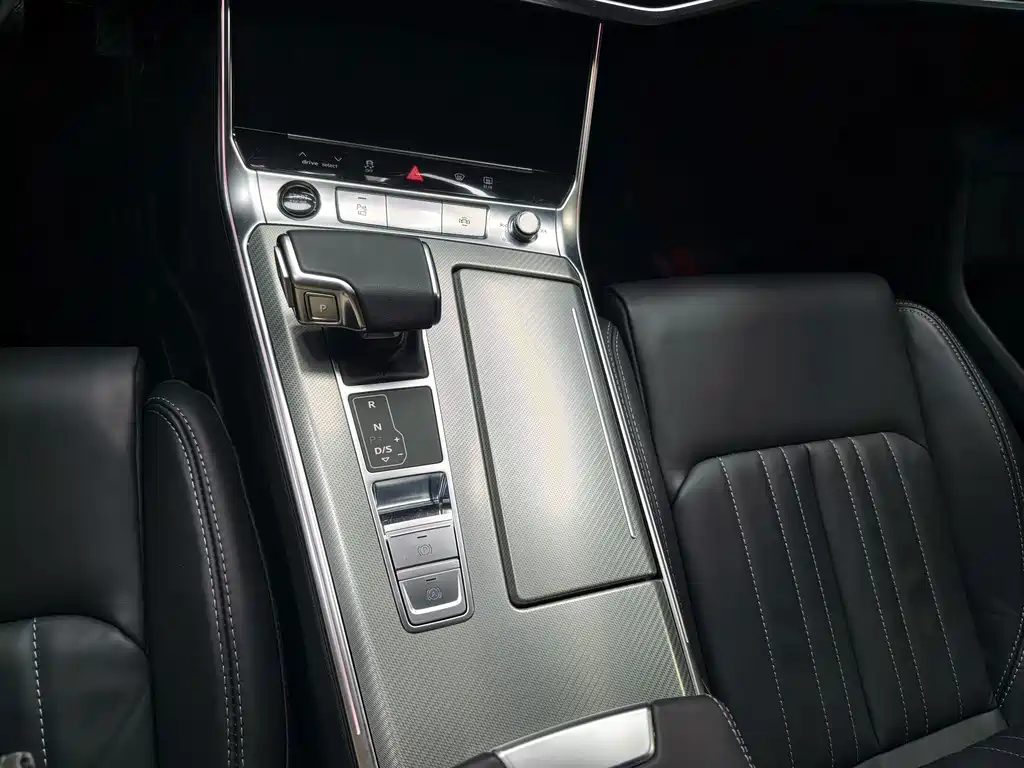 Audi A6L — фото 8