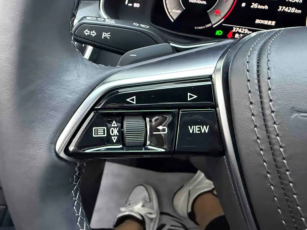 Audi A6L — фото 13