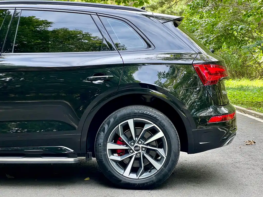 Audi Q5L — фото 15