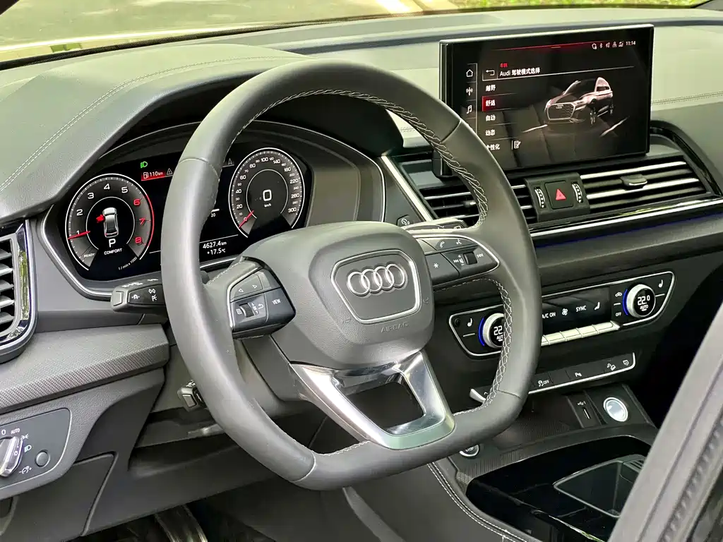 Audi Q5L — фото 19