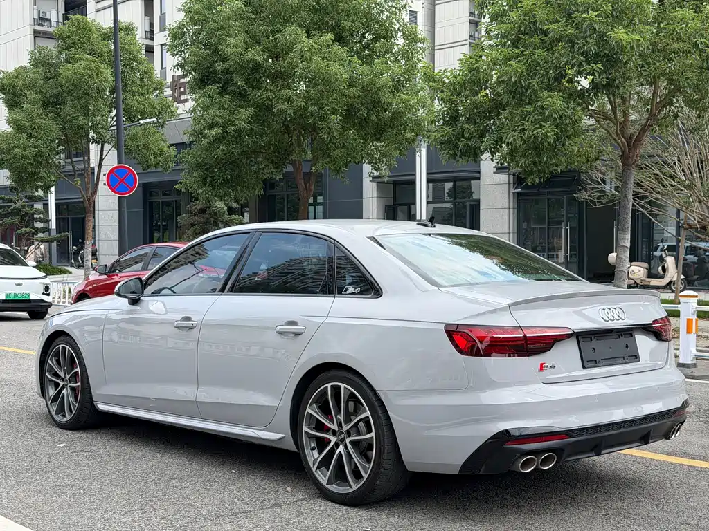 Audi S4 — фото 14