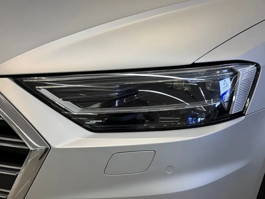 Audi A8 — фото 9