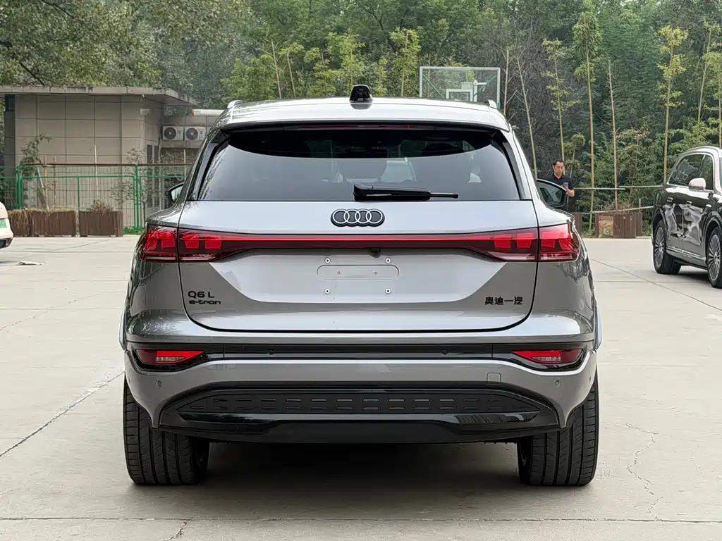 Audi Q6L e-tron — фото 8