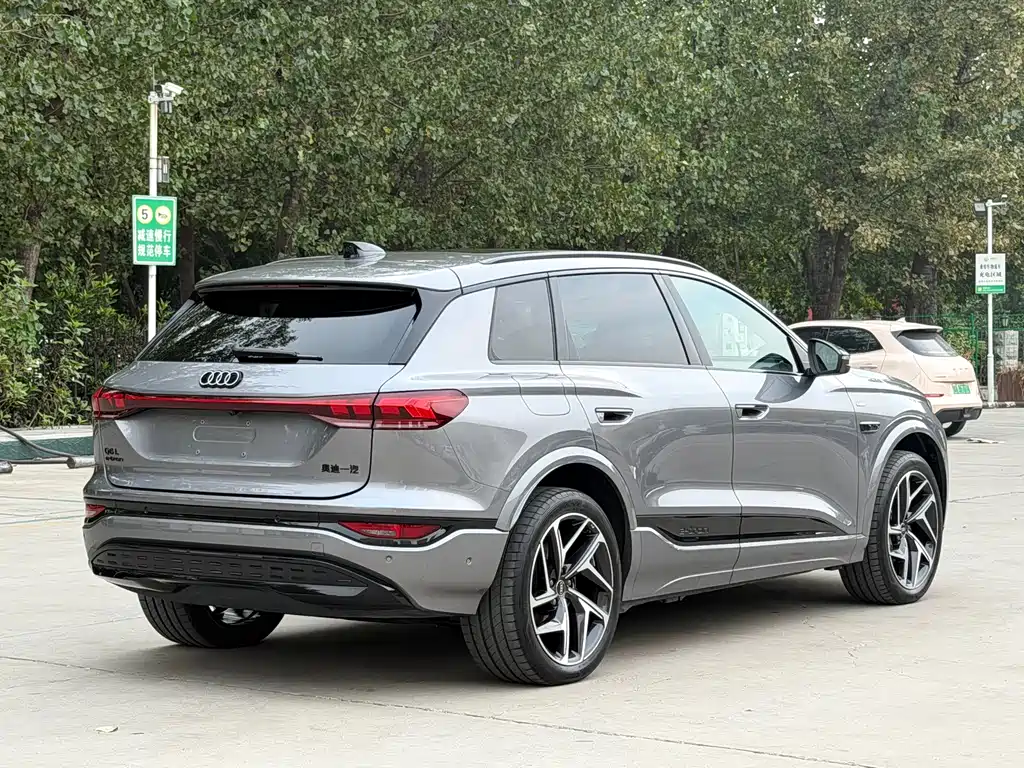 Audi Q6L e-tron — фото 9