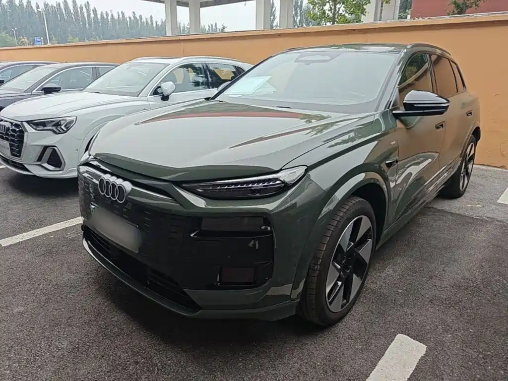 Audi Q6L e-tron — фото 2