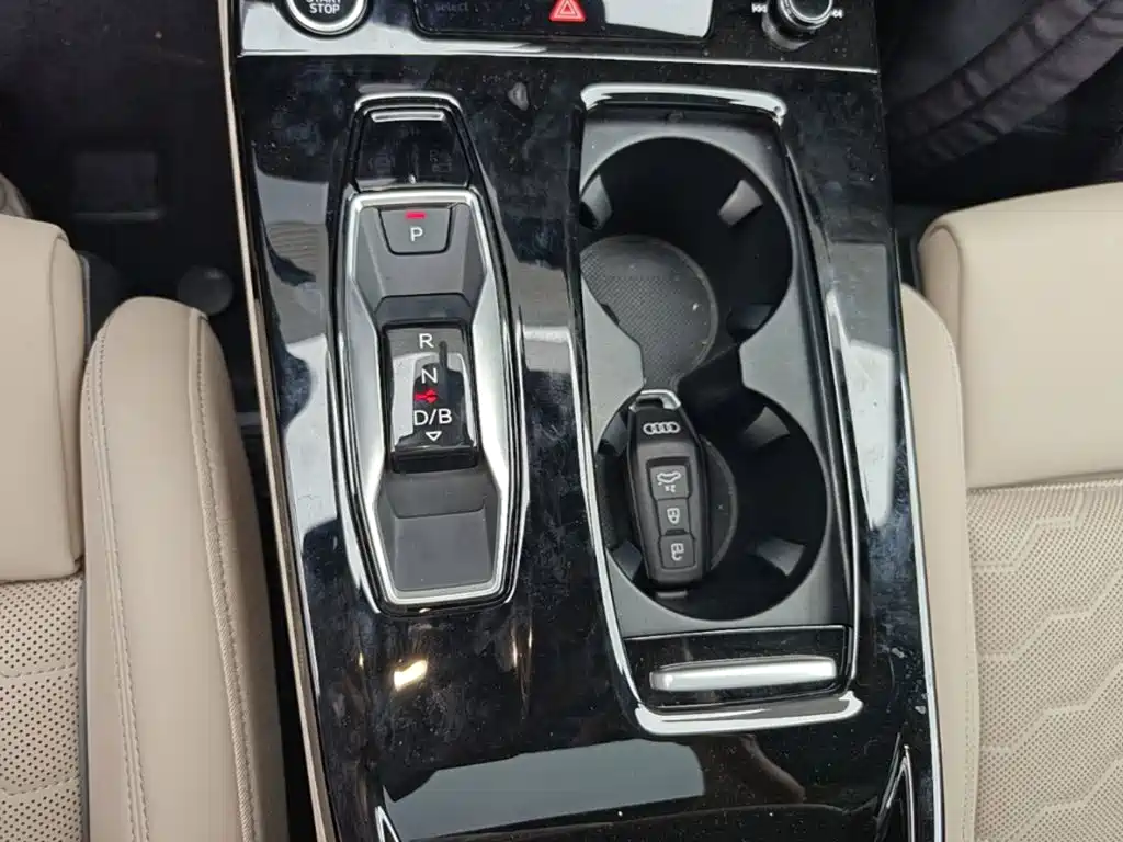 Audi Q6L e-tron — фото 14