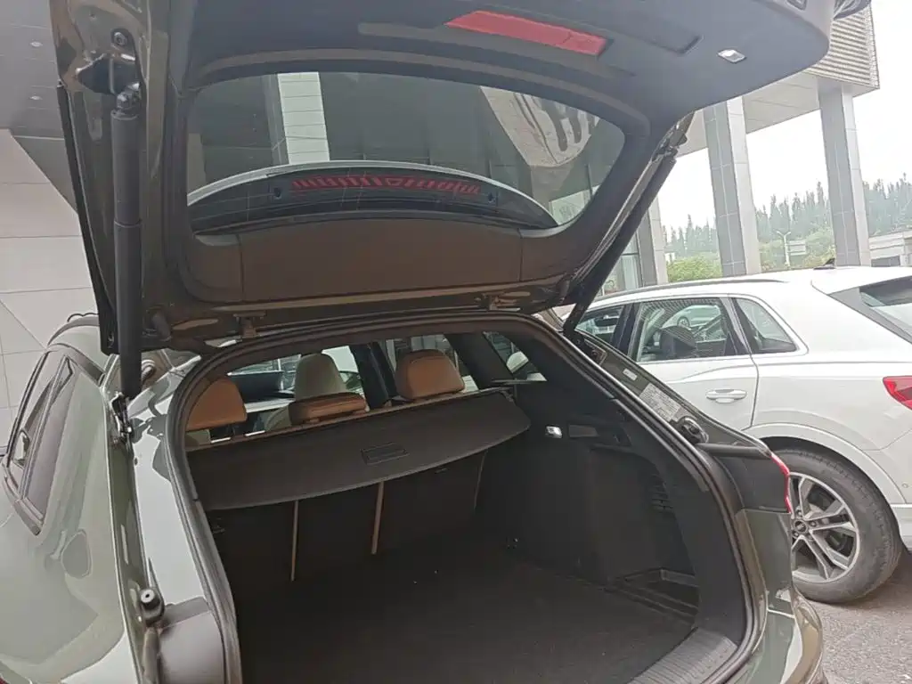 Audi Q6L e-tron — фото 19