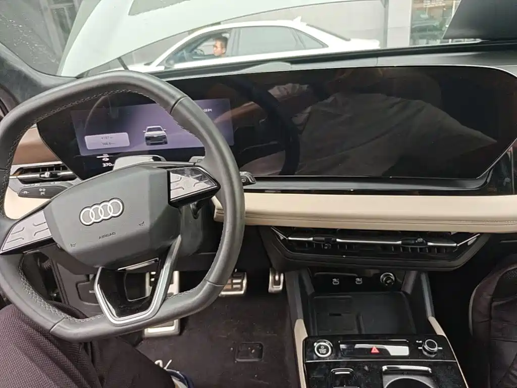 Audi Q6L e-tron — фото 10