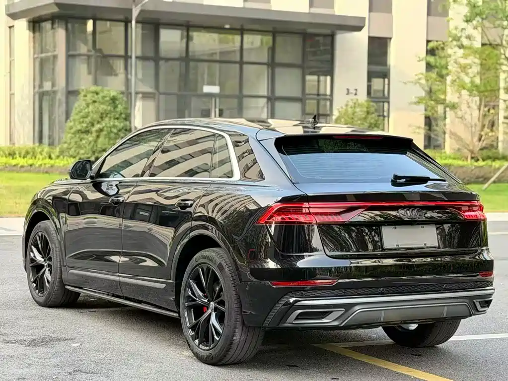 Audi Q8 — фото 7