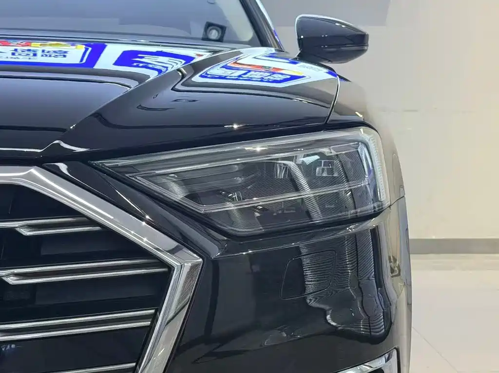 Audi A8 — фото 4