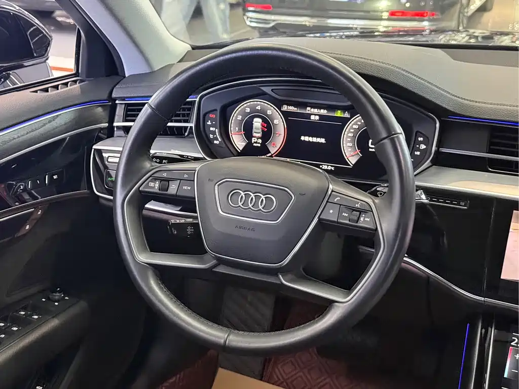 Audi A8 — фото 5