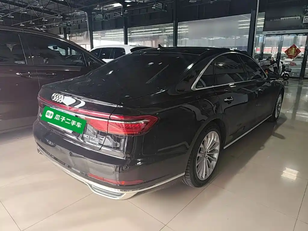 Audi A8 — фото 7