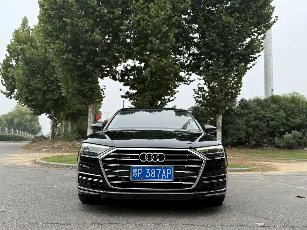 Audi A8 — фото 2