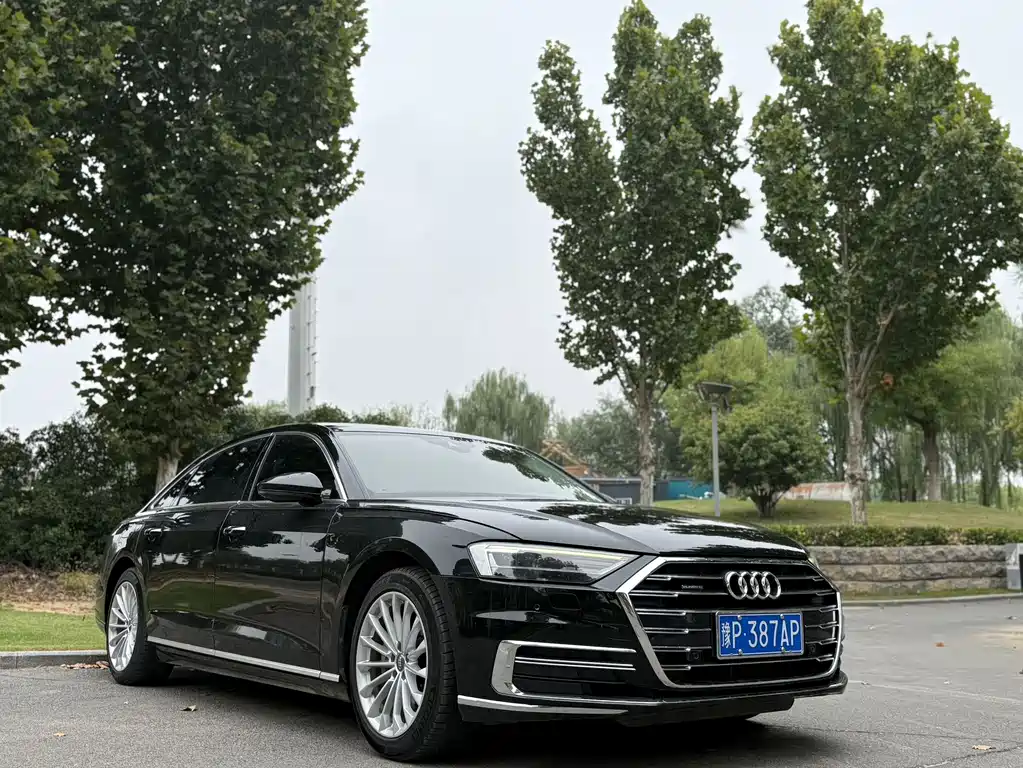 Audi A8 — фото 3