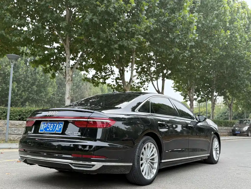 Audi A8 — фото 8