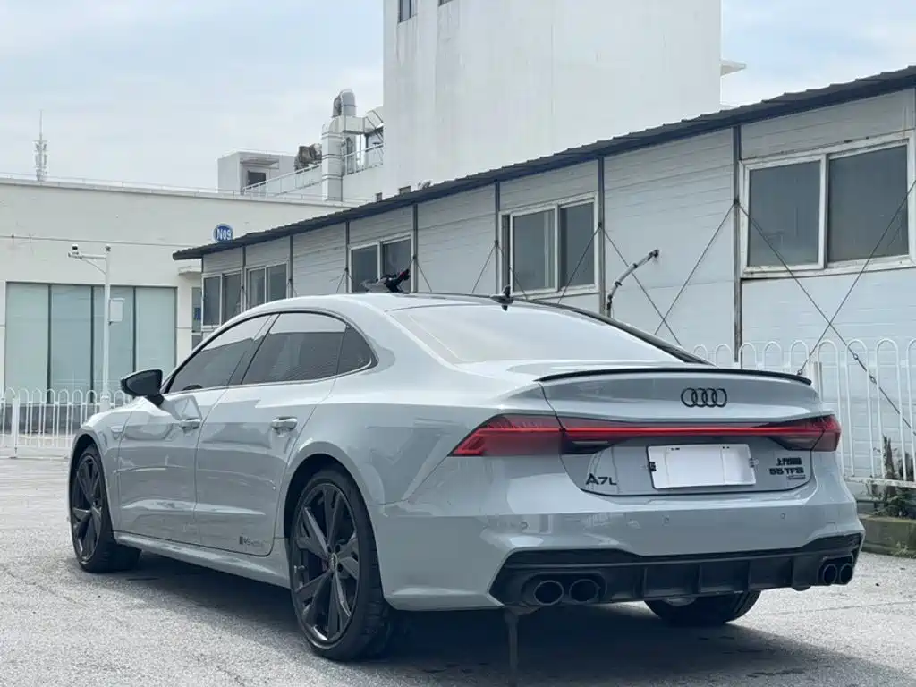 Audi A7L — фото 11