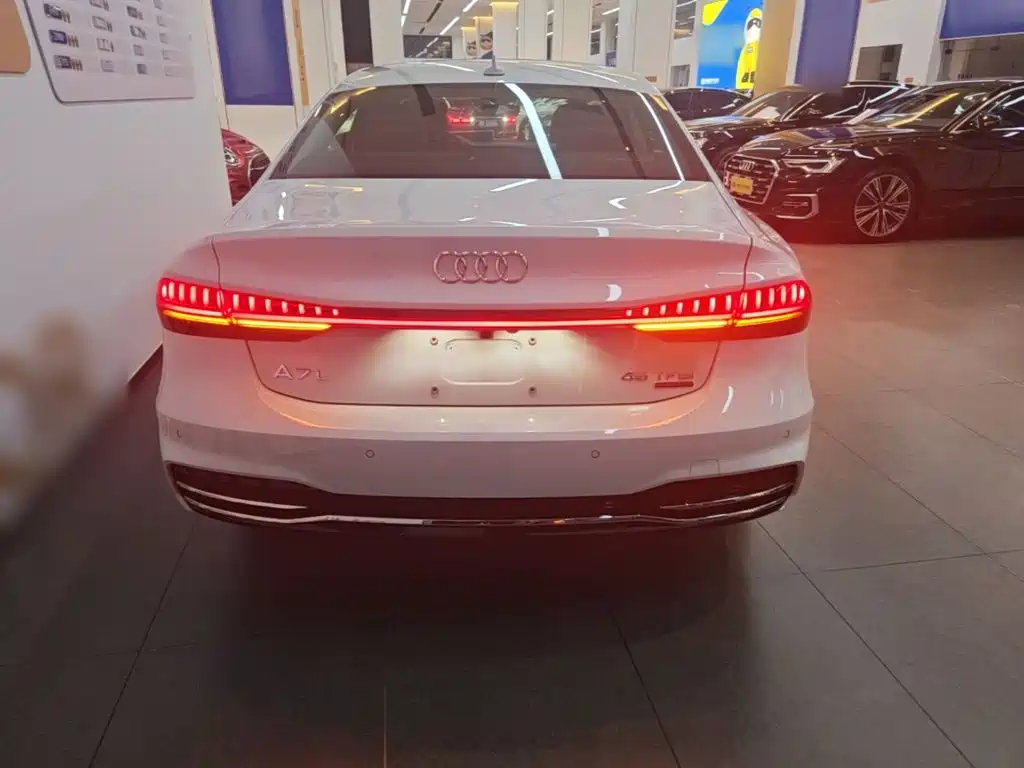 Audi A7L — фото 6