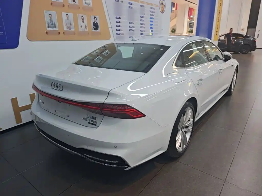 Audi A7L — фото 7