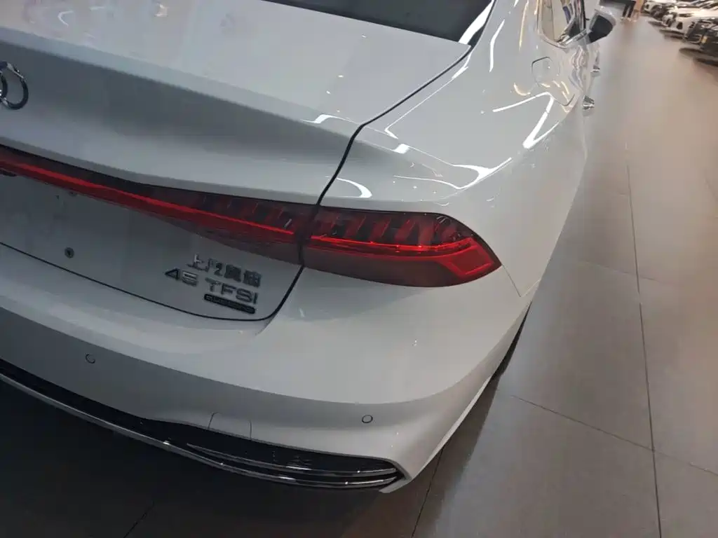 Audi A7L — фото 8