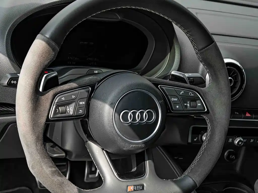 Audi RS 3 — фото 13