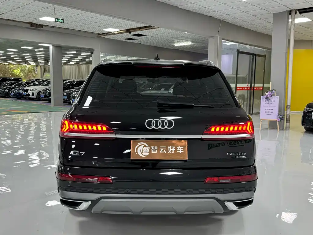 Audi Q7 — фото 8