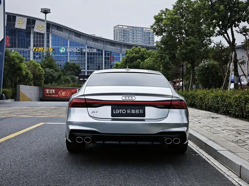 Audi A7 — фото 8