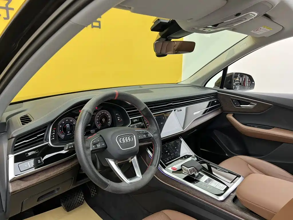 Audi Q7 — фото 40
