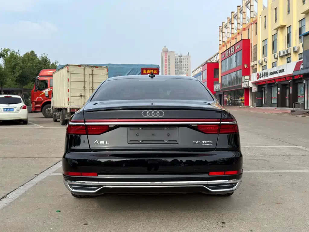 Audi A8 — фото 14