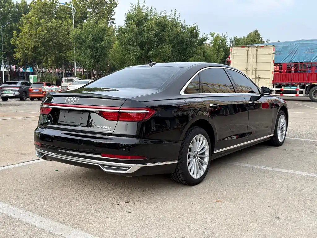 Audi A8 — фото 15
