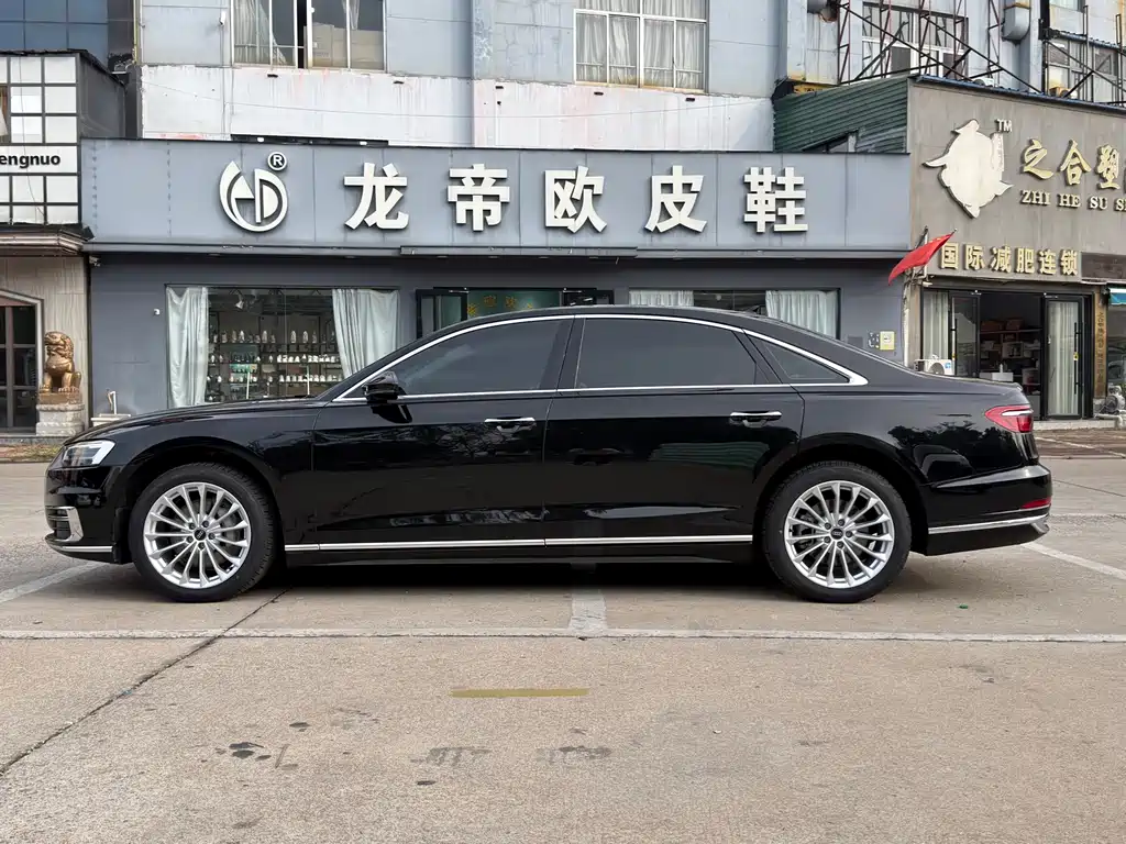 Audi A8 — фото 3