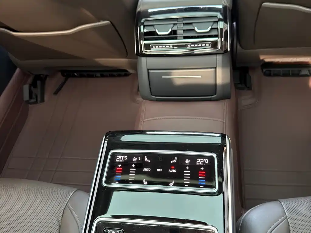 Audi A8 — фото 7