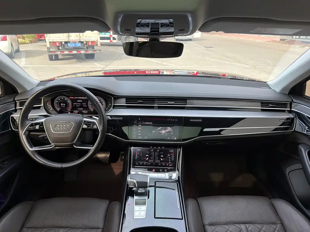 Audi A8 — фото 8