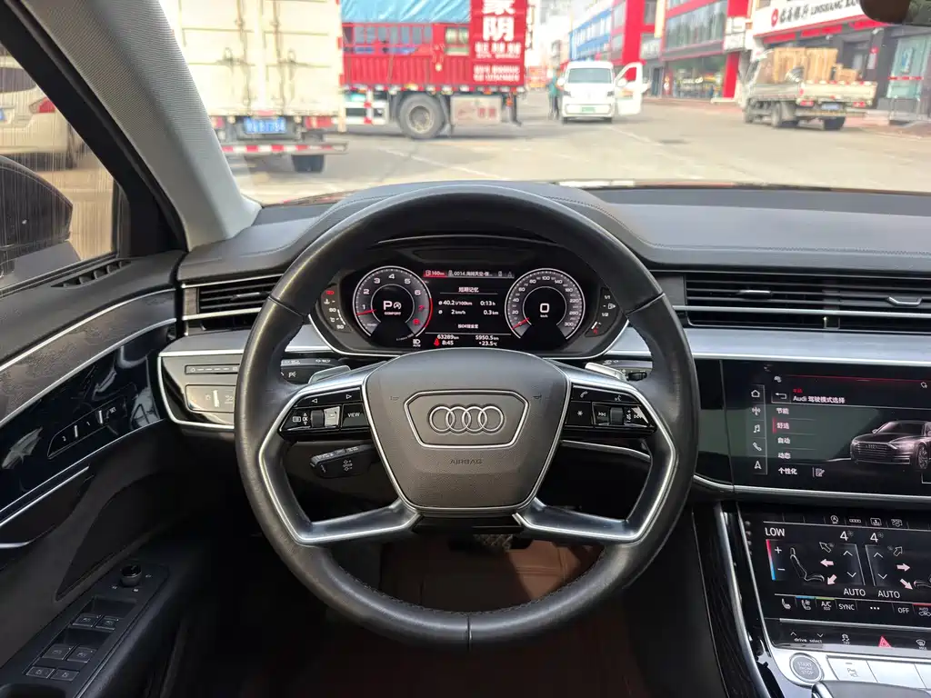 Audi A8 — фото 9