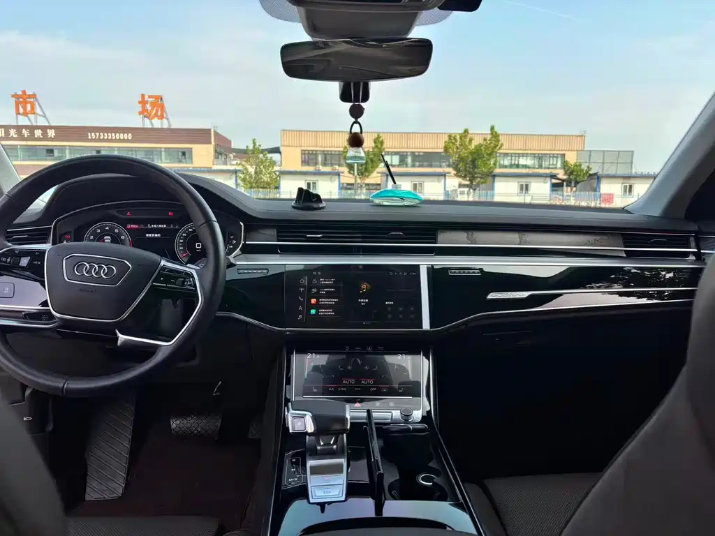 Audi A8 — фото 5