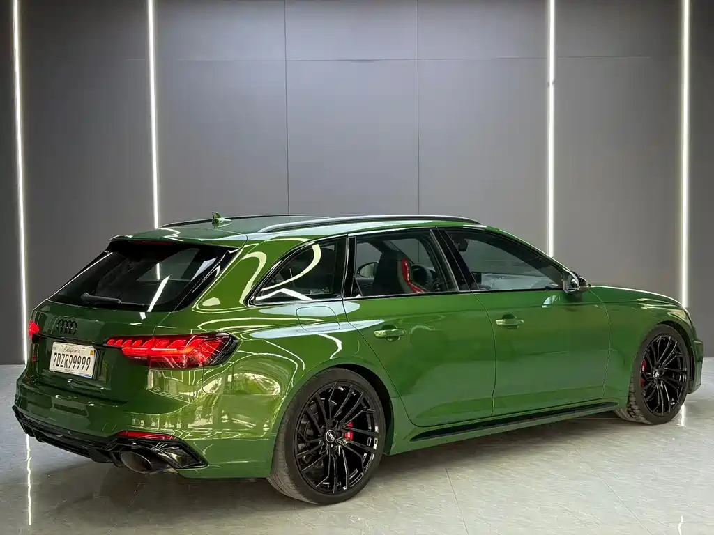 Audi RS 4 — фото 8
